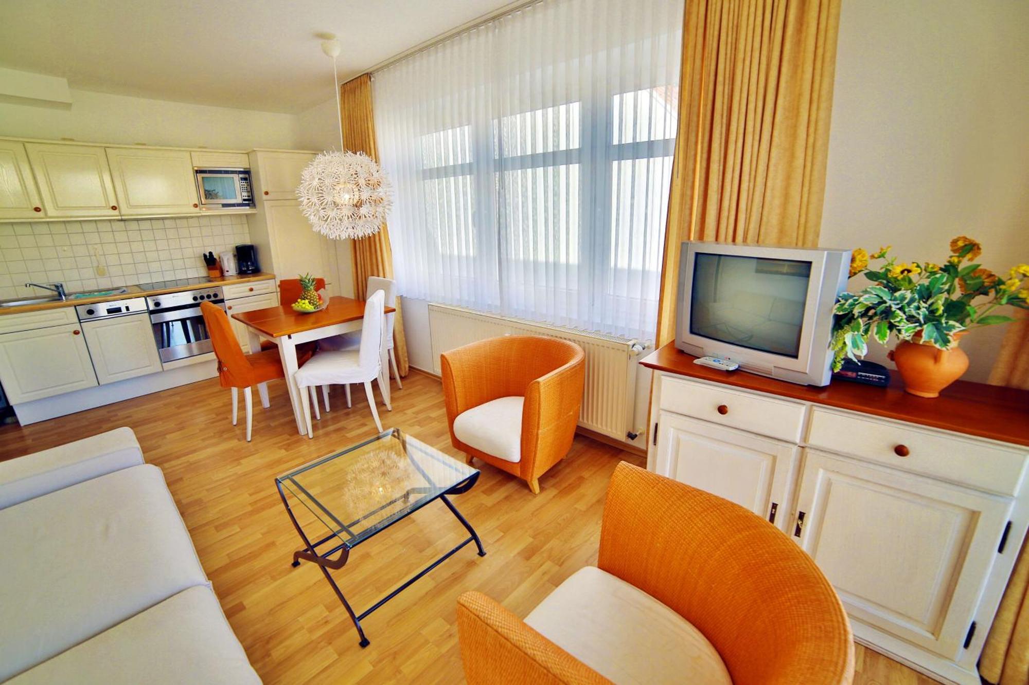 Ferienwohnung Binzer Strandgut Im Haus Jahreszeiten 宾茨 外观 照片